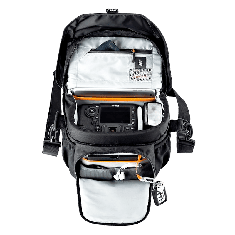 Fotobrasna lowepro nova 170 aw II otvorena