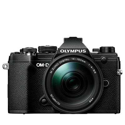 Olympus E-M5 Mark III + Obj. 14-150 mm EZ